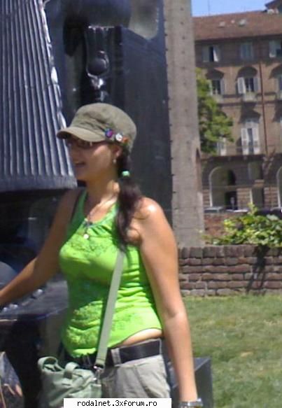 asta e cu stil:x poze cu tot felu de fete fetite babe si cracanate de pe strada